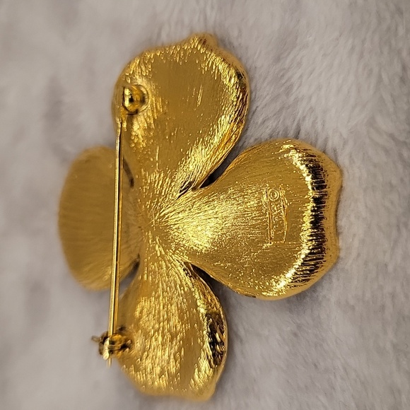 Crown Trifari Dogwood Flower Goltone Brooch - Picture 3 of 5